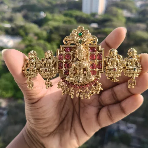 ETHNIC WEAR CENTRE CLIP